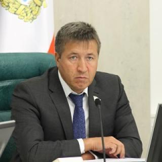 на фото глава Балаковского района Александр Соловьев